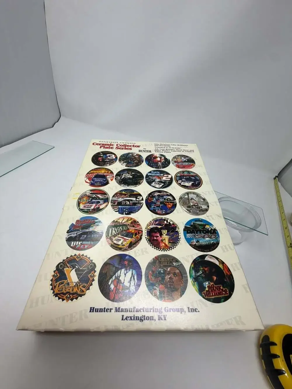 Hunter Manufacturing Group Jeff Gordon #24 DuPont NASCAR Ceramic Collector Plate